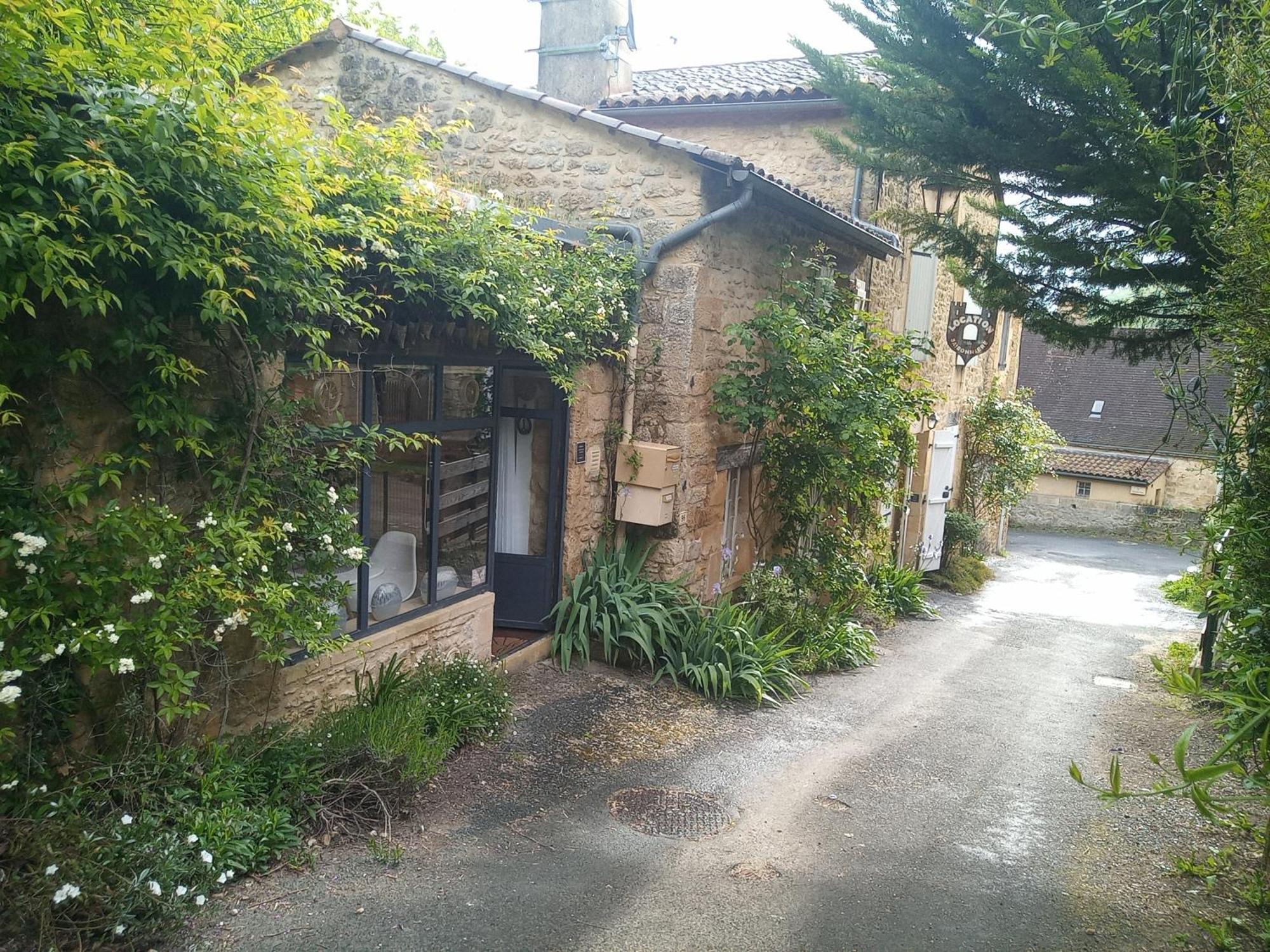Chambre Du Sabotier - Studio Troglodytique - A 100 M Baignade En Riviere - Location De Canoe - Circuits Cyclo - Aire De Pique-Nique - 3 Restaurants Castelnaud La Chapelle Kültér fotó